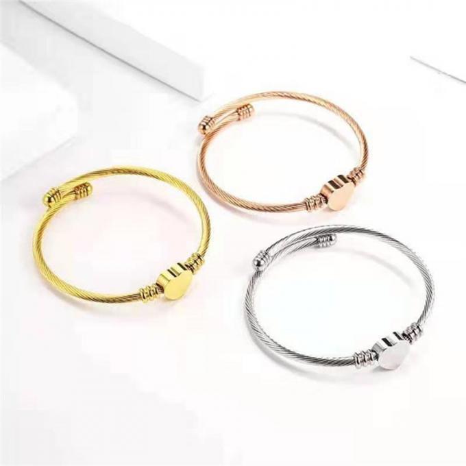 El oro de acero inoxidable de la pulsera de los brazaletes de los diseñadores de los brazaletes de la moda plateó a mujeres del brazalete