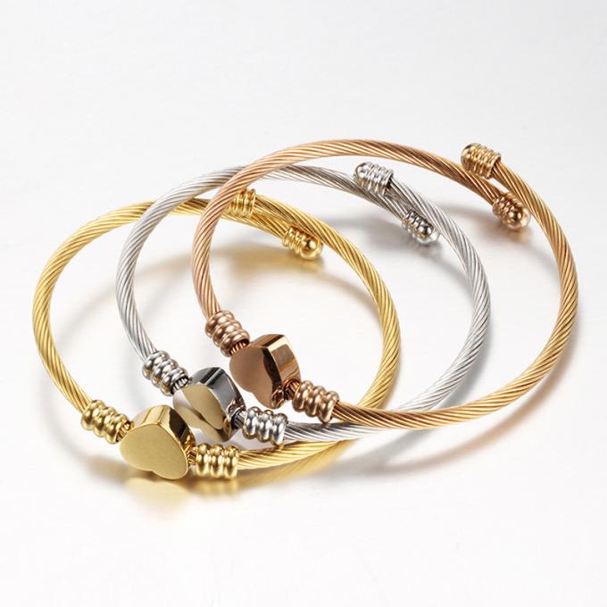 El oro de acero inoxidable de la pulsera de los brazaletes de los diseñadores de los brazaletes de la moda plateó a mujeres del brazalete
