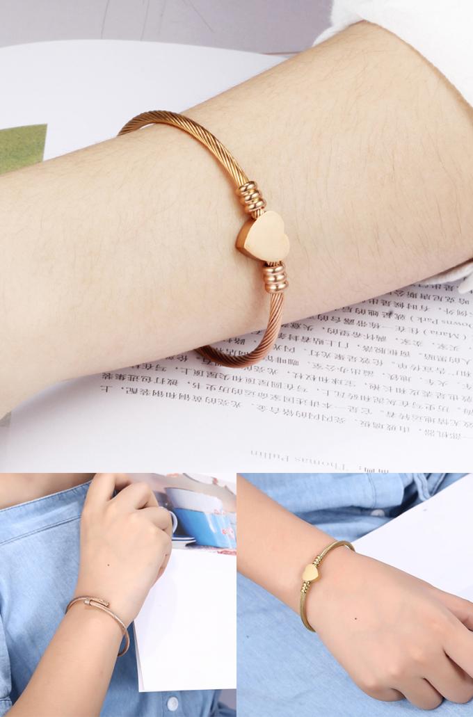 El oro de acero inoxidable de la pulsera de los brazaletes de los diseñadores de los brazaletes de la moda plateó a mujeres del brazalete