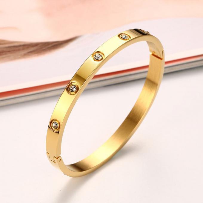 El oro de la mujer de los brazaletes de las señoras de los brazaletes de lujo del encanto de los brazaletes de acero inoxidables y del anillo plateó