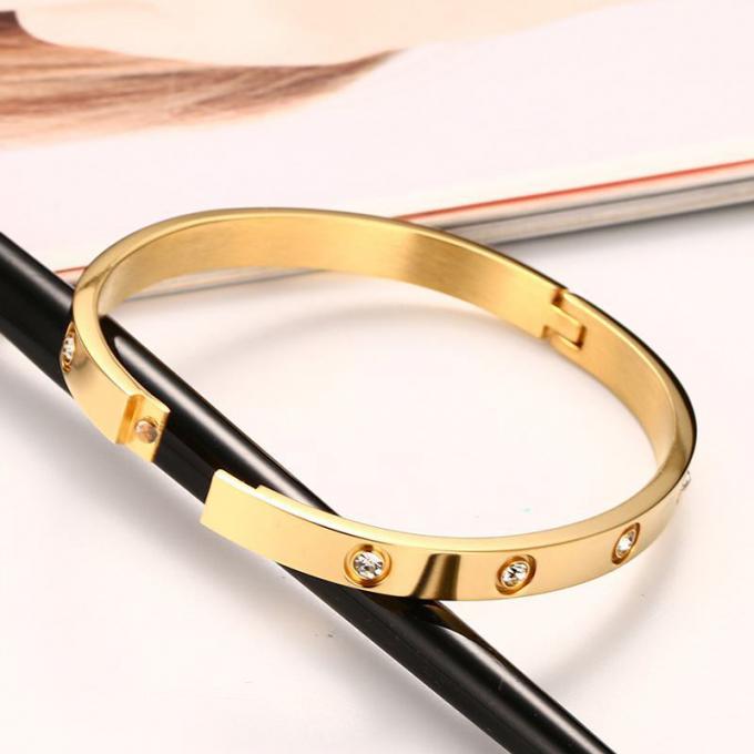 El oro de la mujer de los brazaletes de las señoras de los brazaletes de lujo del encanto de los brazaletes de acero inoxidables y del anillo plateó