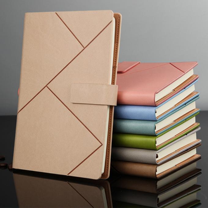 Línea de cerradura del cuaderno del negro del cuaderno A5 del negocio de los viajeros que ata los diarios creativos diarios del cuaderno