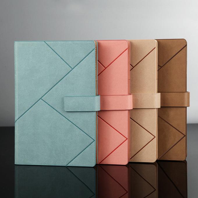 Línea de cerradura del cuaderno del negro del cuaderno A5 del negocio de los viajeros que ata los diarios creativos diarios del cuaderno