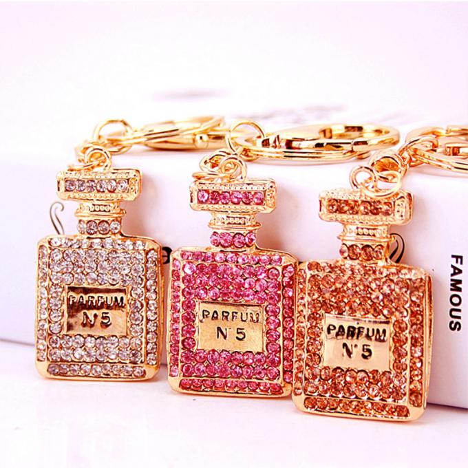 Las señoras Diamante-tachonadas creativas perfuman el metal femenino Crystal Keychain del diamante artificial de los accesorios del bolso de la cadena dominante de la botella