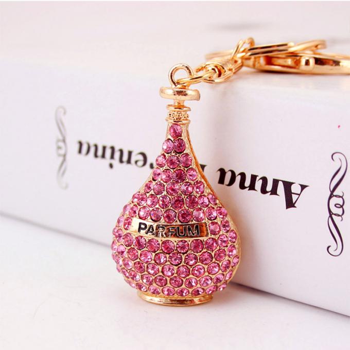 Las señoras Diamante-tachonadas creativas perfuman el metal femenino Crystal Keychain del diamante artificial de los accesorios del bolso de la cadena dominante de la botella